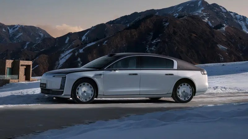 Суд обязал автомобильного блогера Fraccino принести публичные извинения и выплатить компенсацию в размере 300 000 юаней (около 3,33 млн рублей). Причиной иска стали обвинения в фальсификации тестов подвески седана Maextro S800, как сообщает Carnewsch