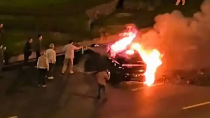 Владелец автомобиля Xiaomi погиб в результате аварии: в отчете говорится, что двери не открылись из-за сбоя питания