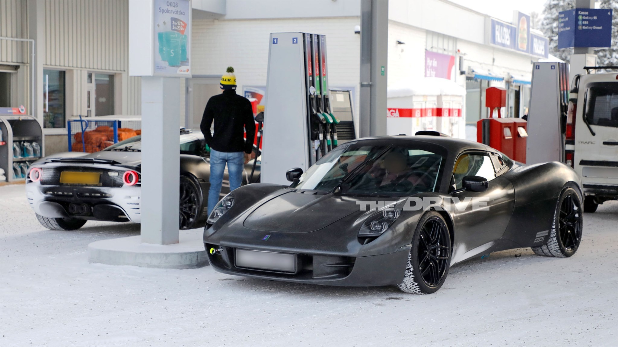 Изначально поставки безнаддувного купе с двигателем V12 и механической коробкой передач планировались на 2024 год