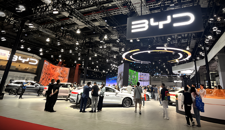 Ценовая война продолжается: BYD, Tesla и Xiaomi запускают 7-летние кредиты для борьбы с падением продаж в 2026 году