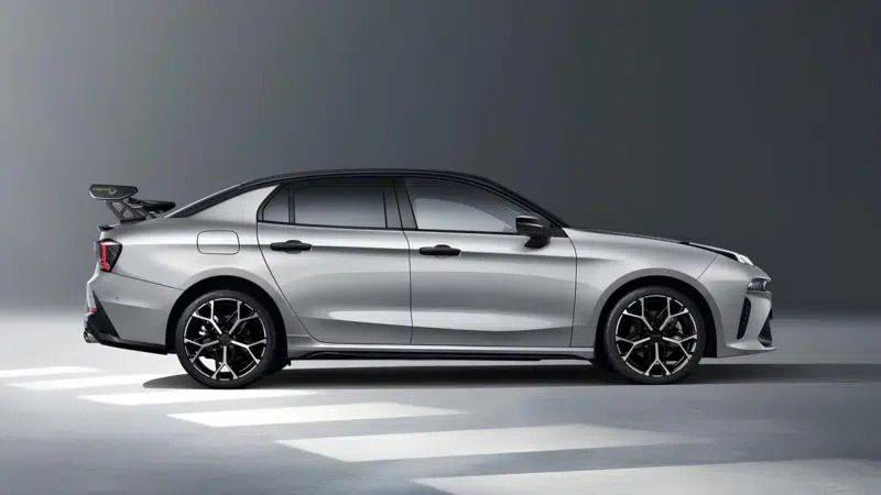 5 марта в Китае на рынок выйдет особая версия седана Lynk?&?Co?03 от Geely Automobile &mdash; Large Rear Wing Edition