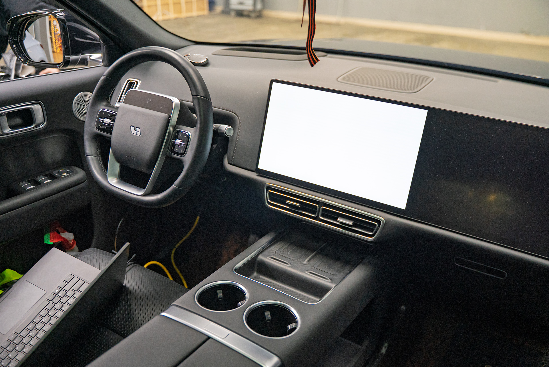 Установка адаптивных bi-LED линз в оптику Lixiang L9 111269 Установка адаптивных bi-LED линз в оптику Lixiang L9