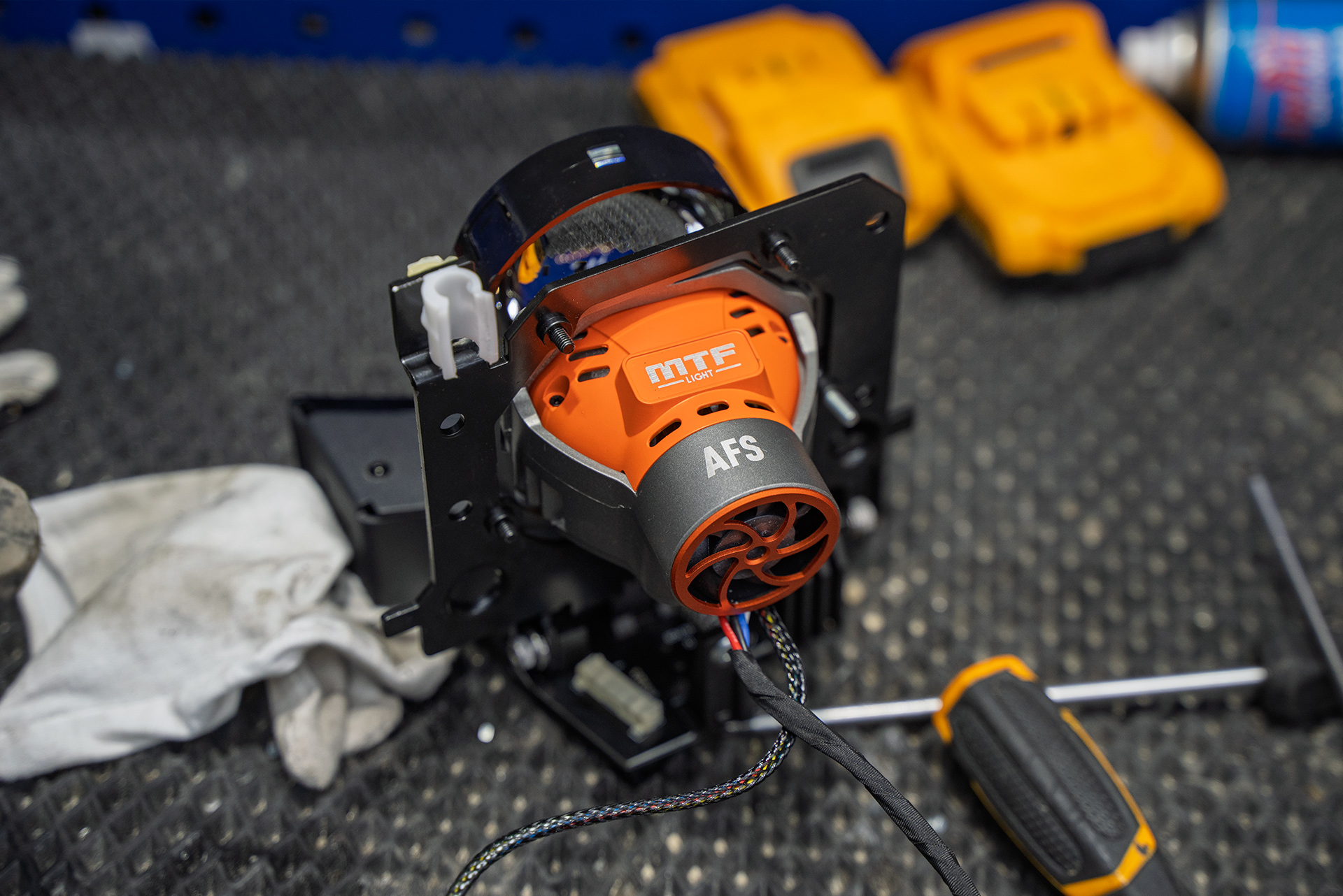 111269 Установка адаптивных bi-LED линз в оптику Lixiang L9 Установка адаптивных bi-LED линз в оптику Lixiang L9