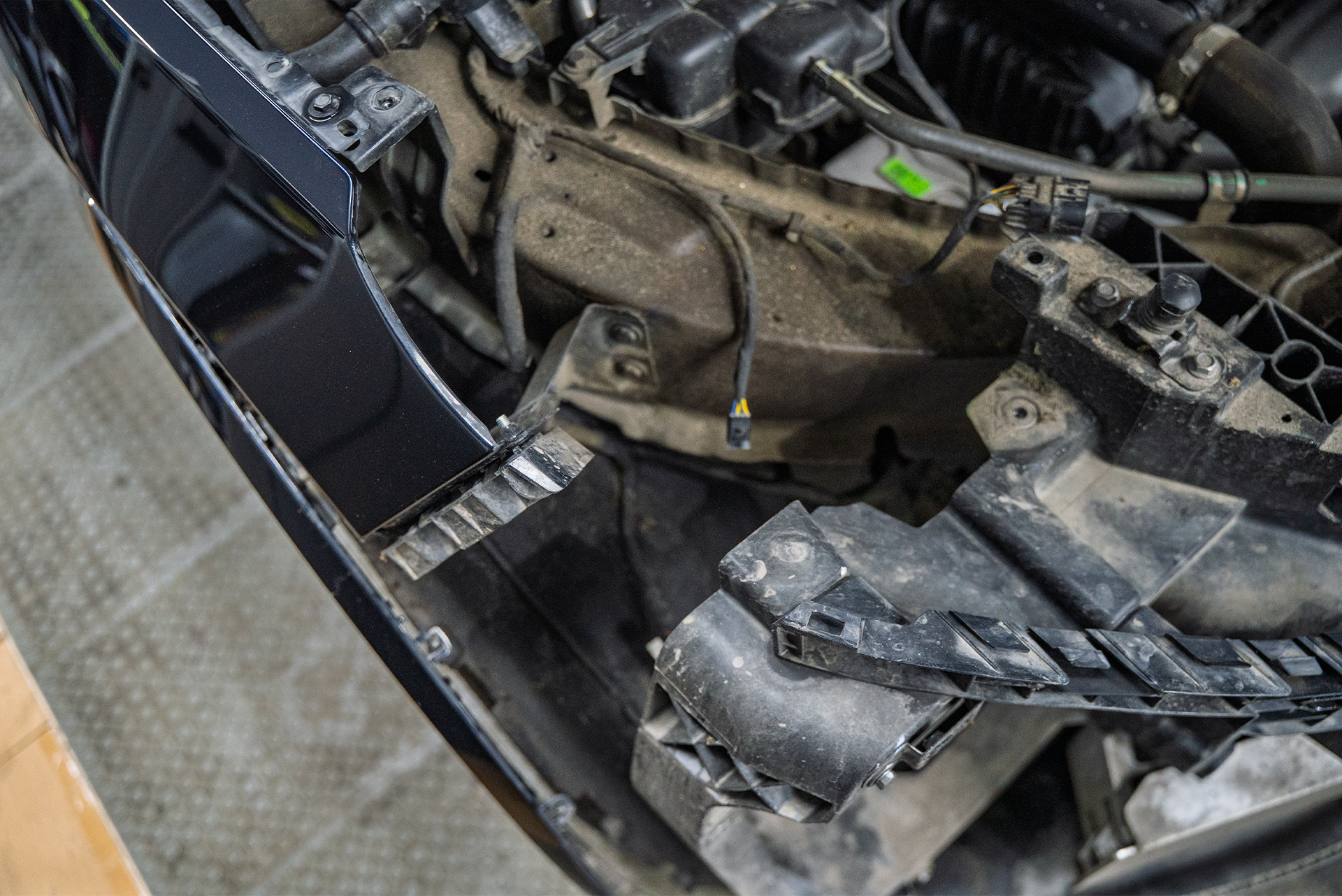 Установка адаптивных bi-LED линз в оптику Lixiang L9 111269 Установка адаптивных bi-LED линз в оптику Lixiang L9