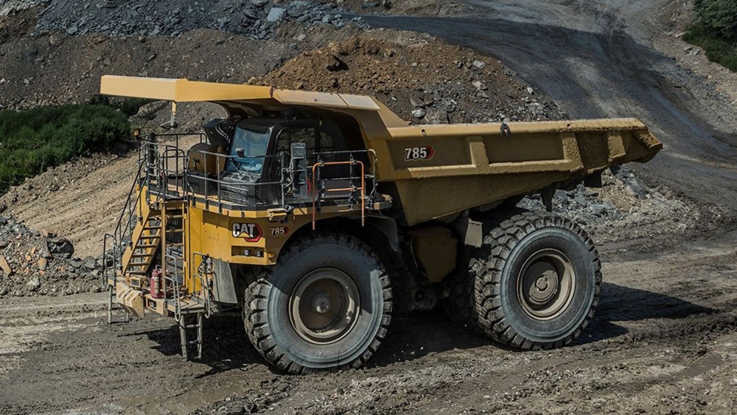 На мгновение показалось, что мир увидит грузовик собственной сборки с настоящим дизельным двигателем CAT