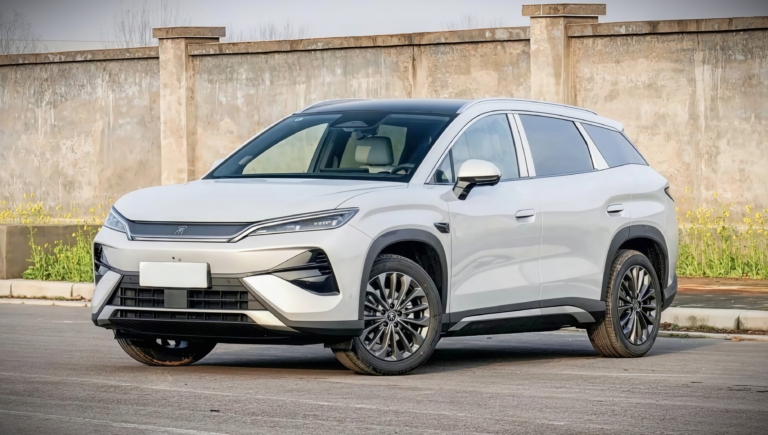 Он интегрирован в интеллектуальную систему вождения DiPilot 300 (&laquo;God's Eye&raquo; B), которая работает на вычислительной платформе мощностью 300 TOPS