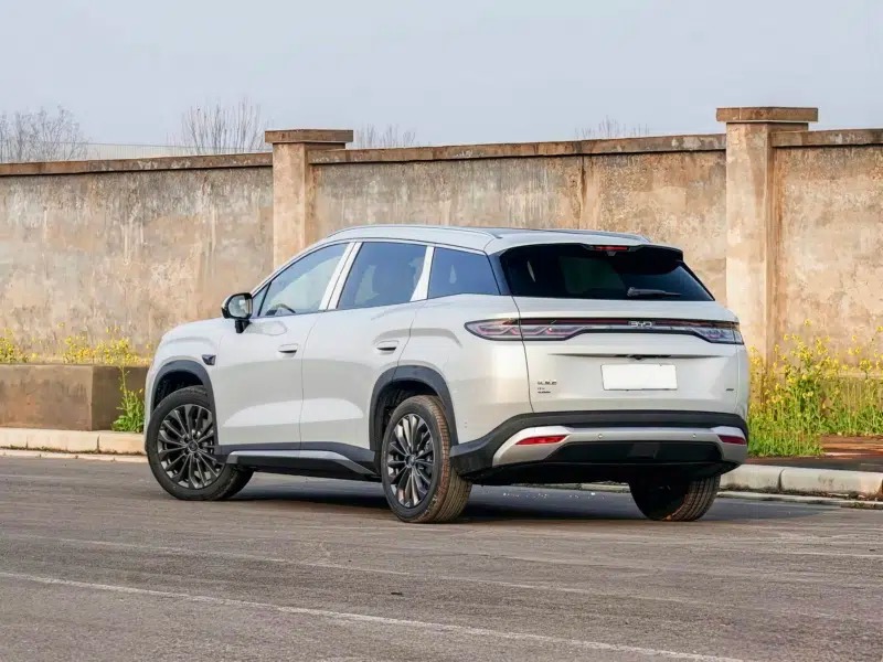 Серийная версия Song Ultra EV впервые в линейке Song оснащена лидарным датчиком, размещённым на крыше.