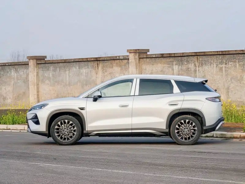 Серийная версия Song Ultra EV впервые в линейке Song оснащена лидарным датчиком, размещённым на крыше.