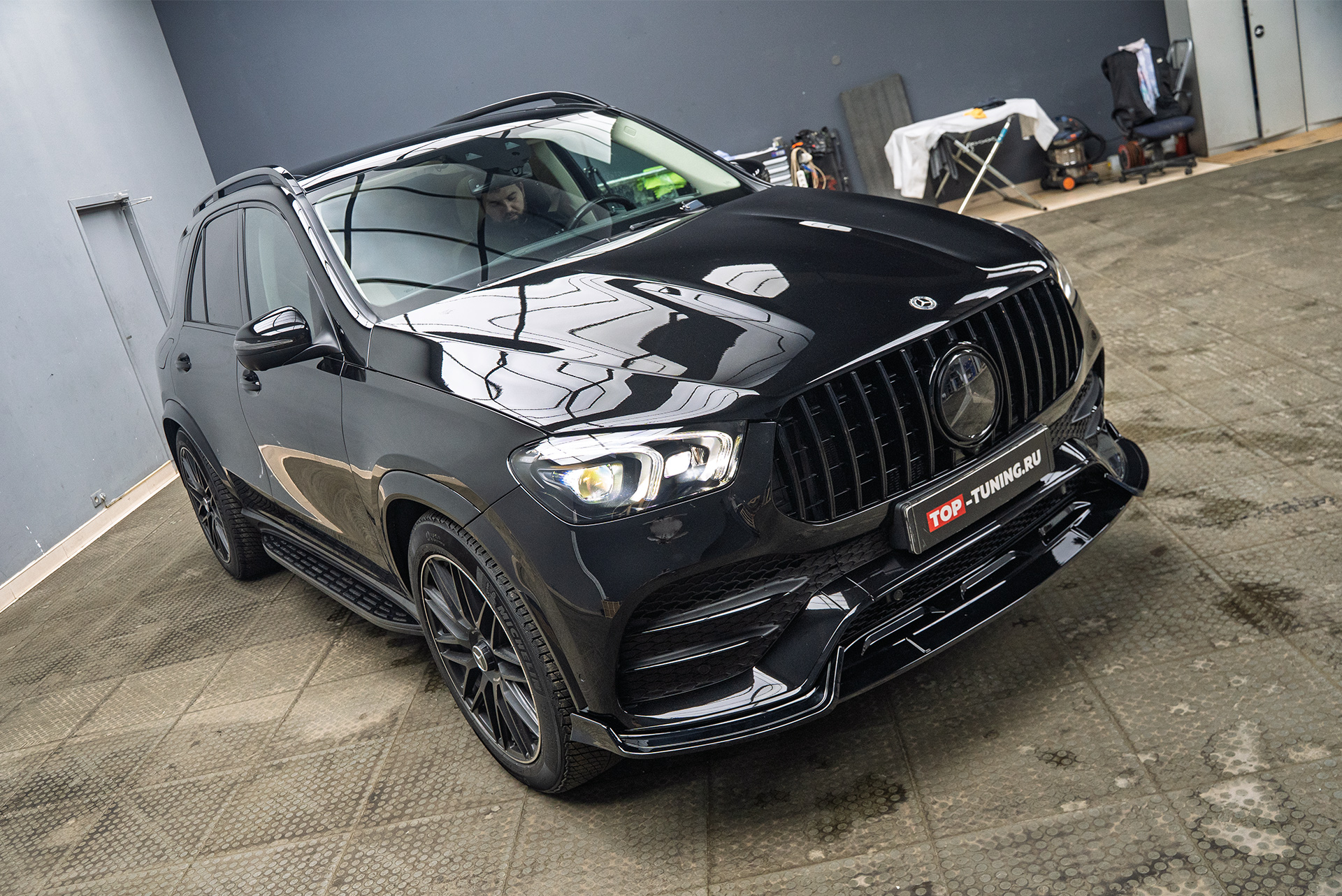 Монтаж электронного выхлопа THOR 2.0 + ECHO для Mercedes-Benz GLE V167