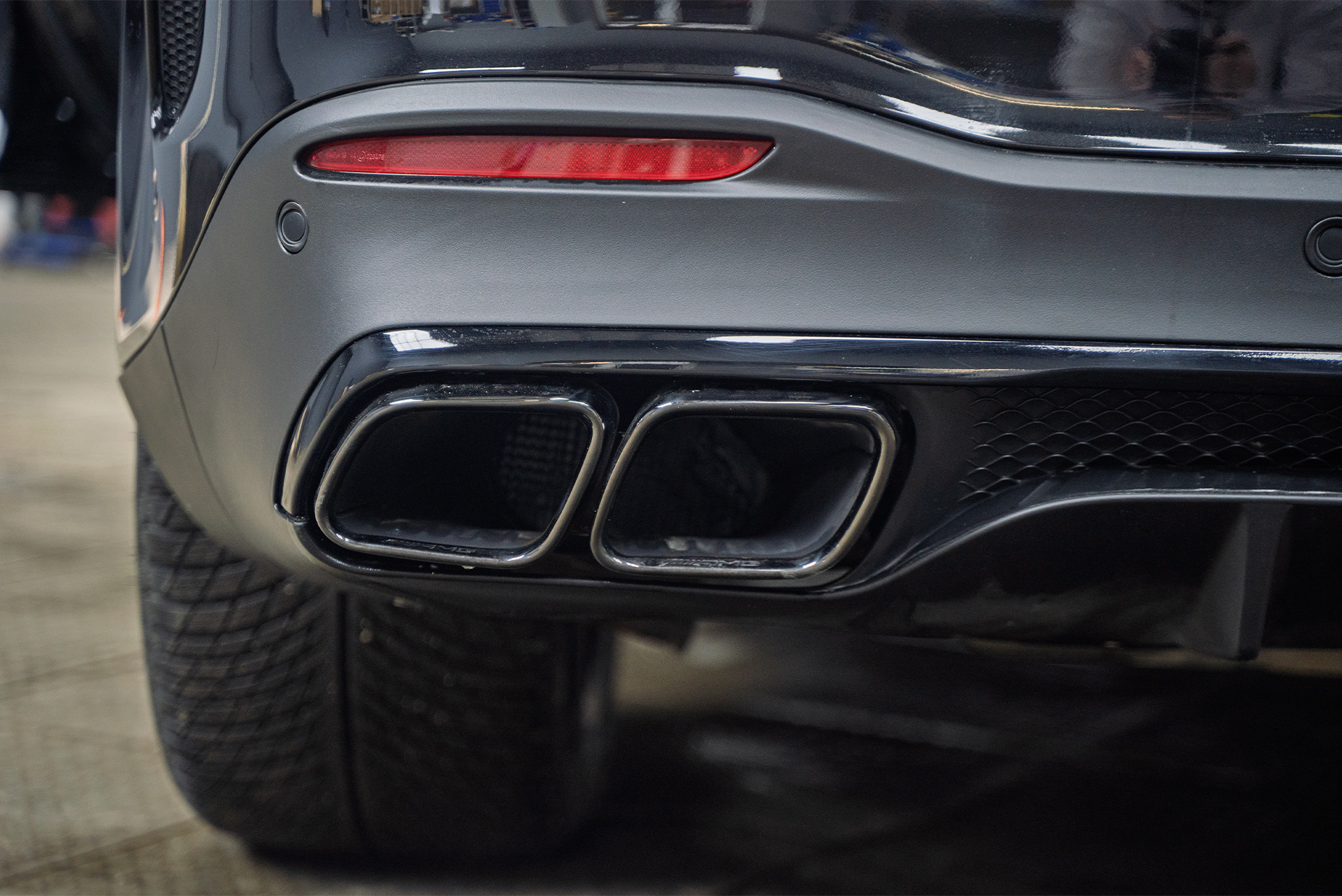 Монтаж электронного выхлопа THOR 2.0 + ECHO для Mercedes-Benz GLE V167