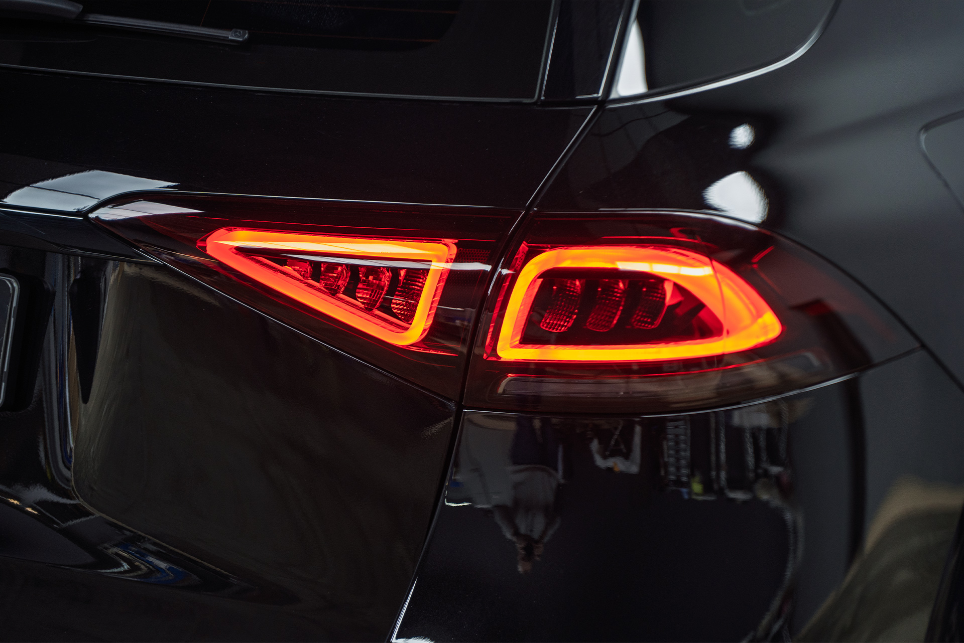 Монтаж электронного выхлопа THOR 2.0 + ECHO для Mercedes-Benz GLE V167