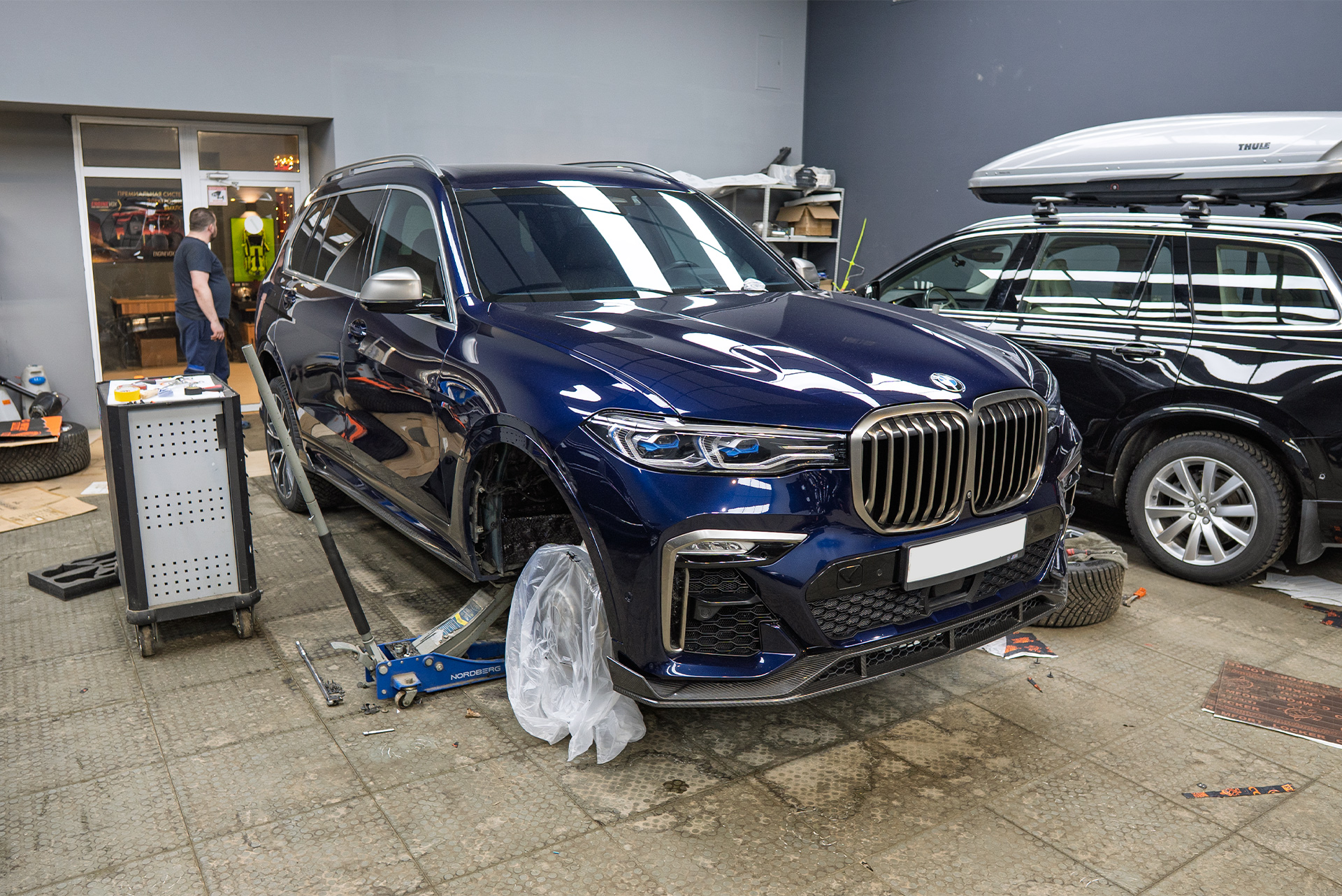Профессиональная виброизоляция колесных арок и подкрылков BMW X7 G07