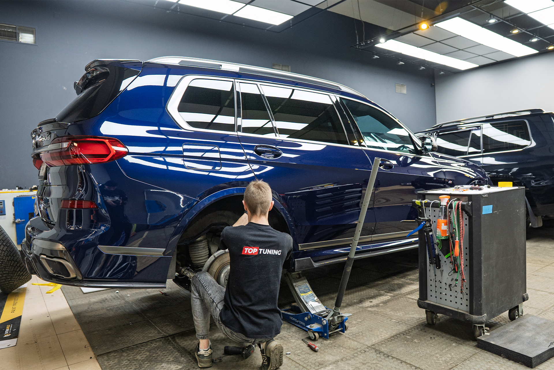 111293 Профессиональная виброизоляция колесных арок и подкрылков BMW X7 G07