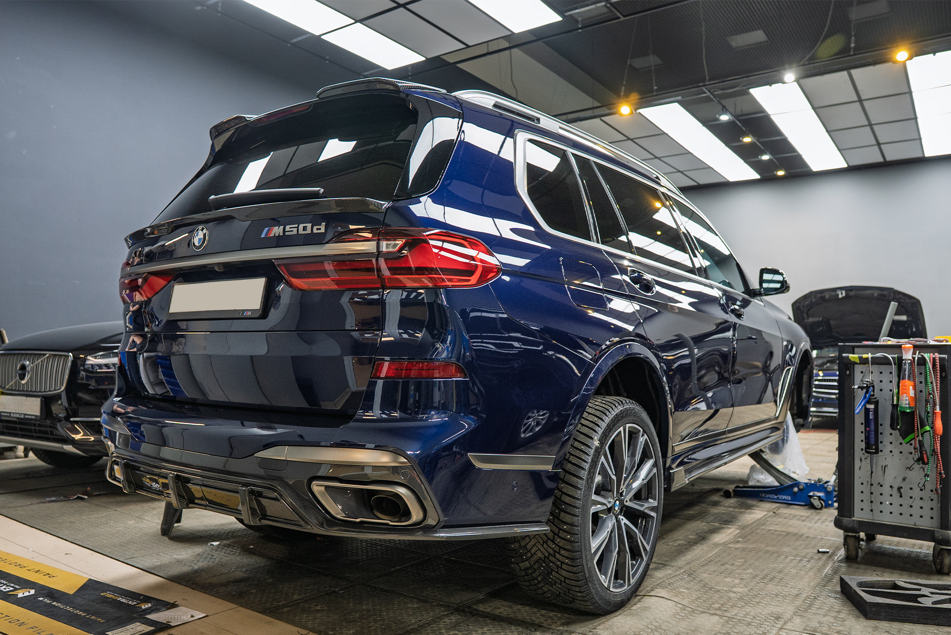 111293 Профессиональная виброизоляция колесных арок и подкрылков BMW X7 G07