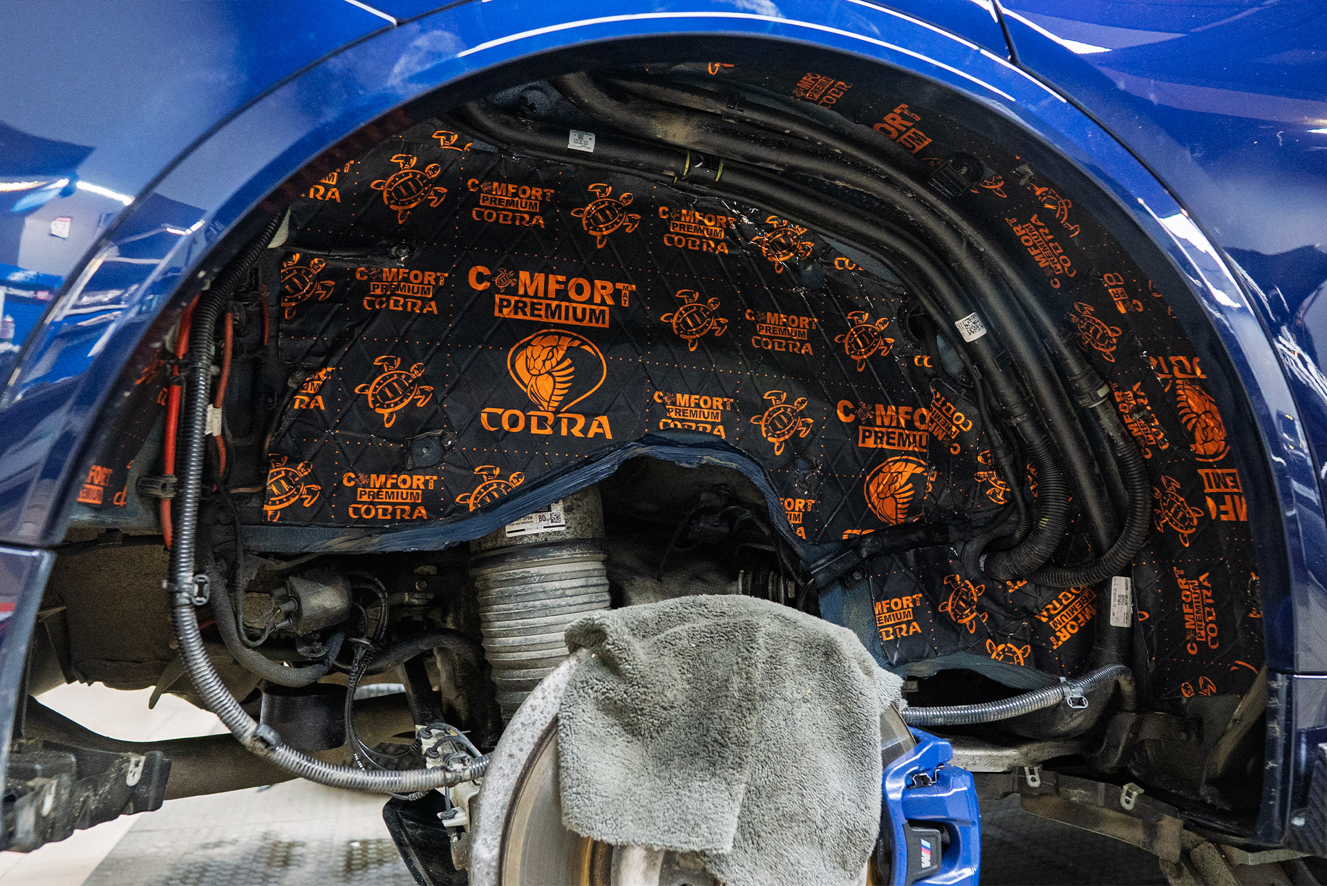 Профессиональная виброизоляция колесных арок и подкрылков BMW X7 G07