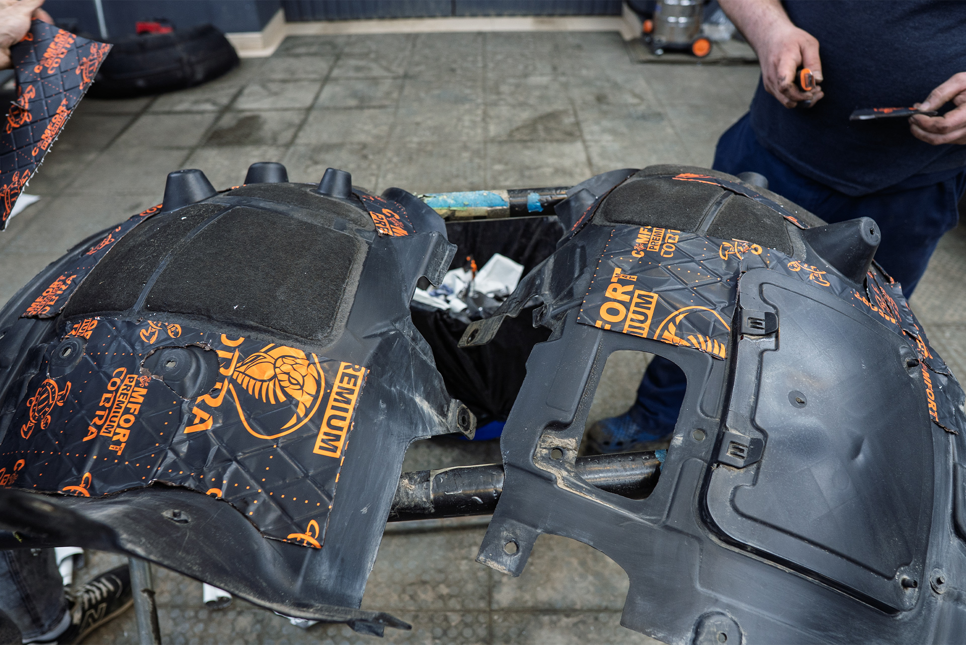 Профессиональная виброизоляция колесных арок и подкрылков BMW X7 G07