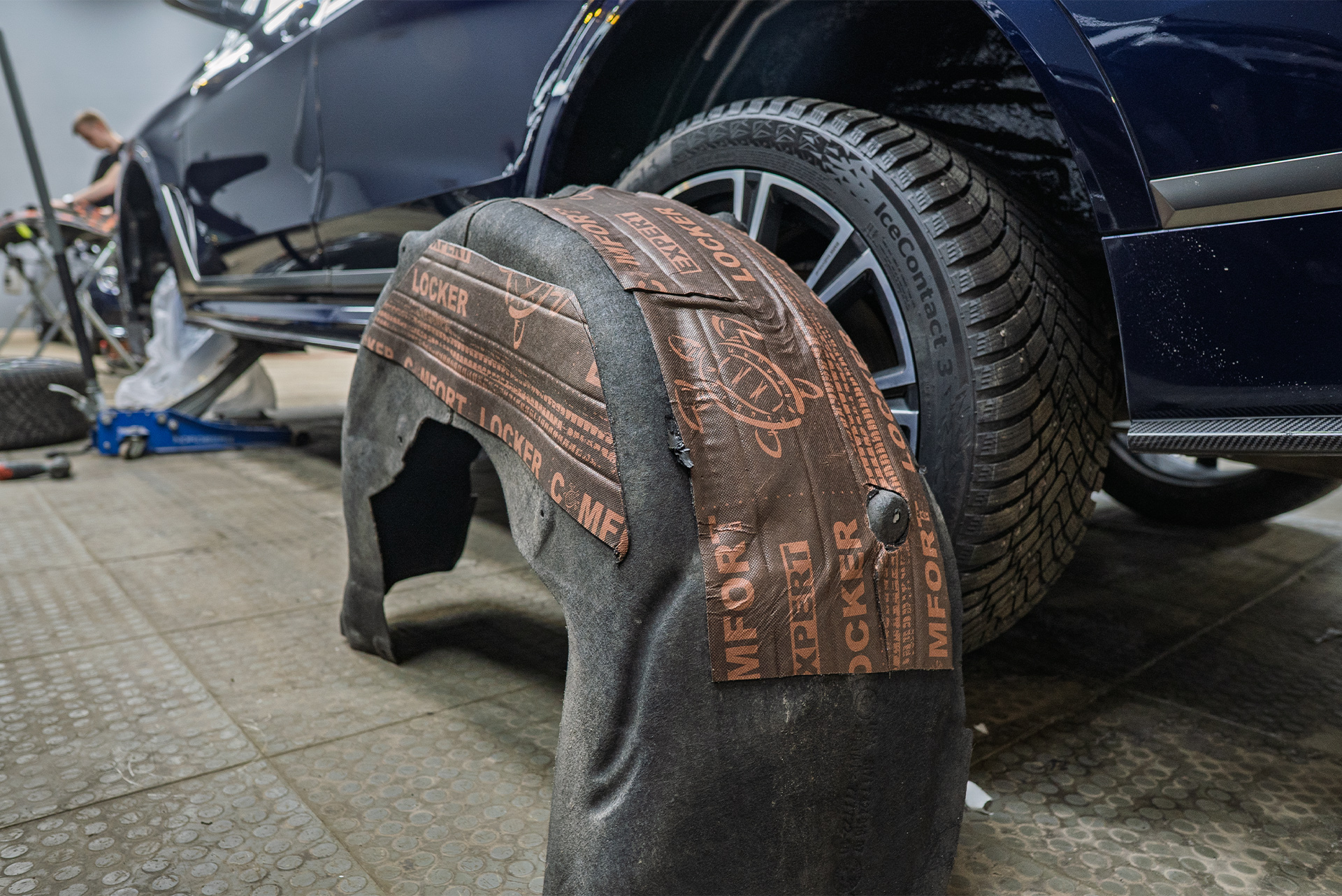 Профессиональная виброизоляция колесных арок и подкрылков BMW X7 G07