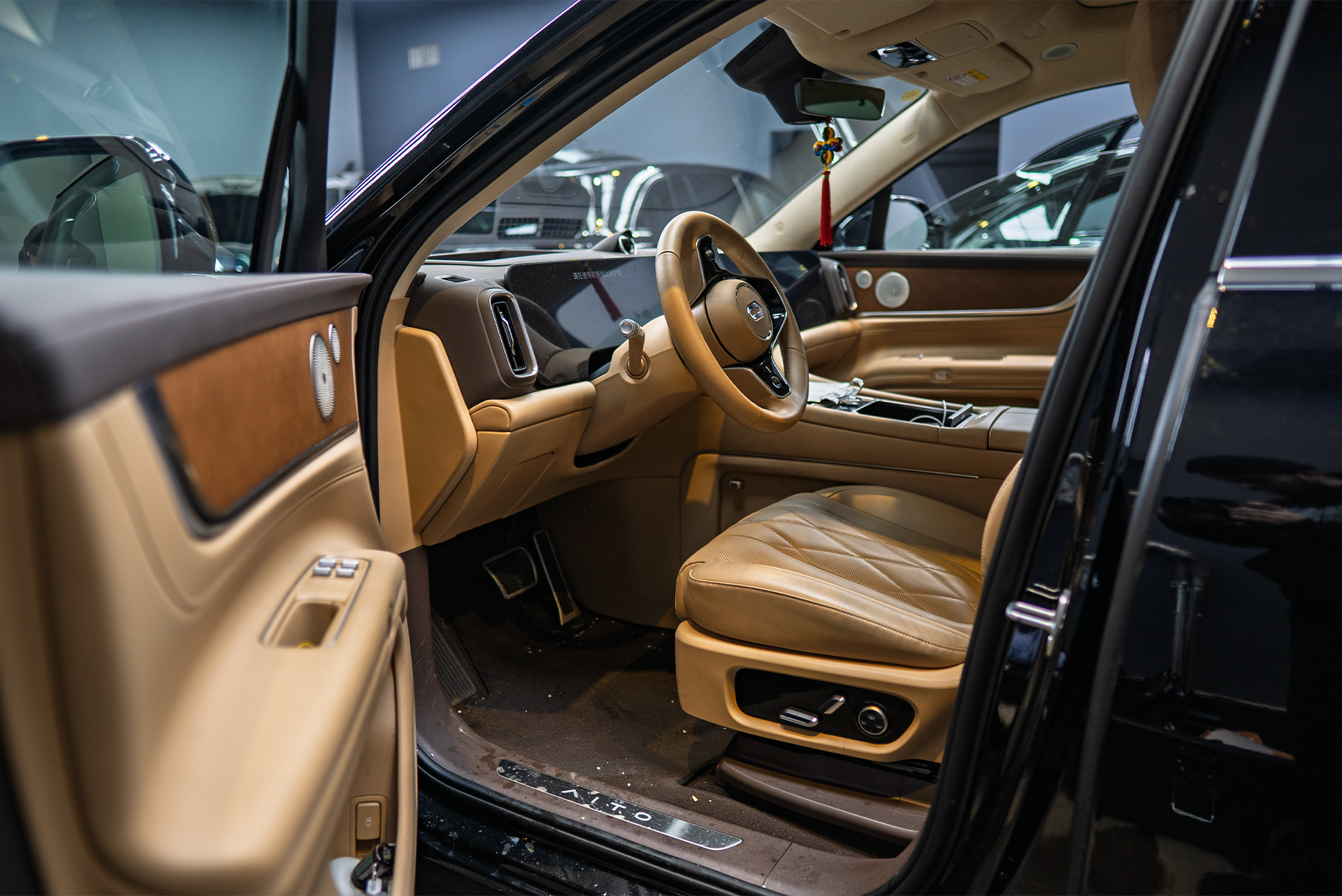 111294 Защитная сетка в бампер + замена шильдиков для Aito M9