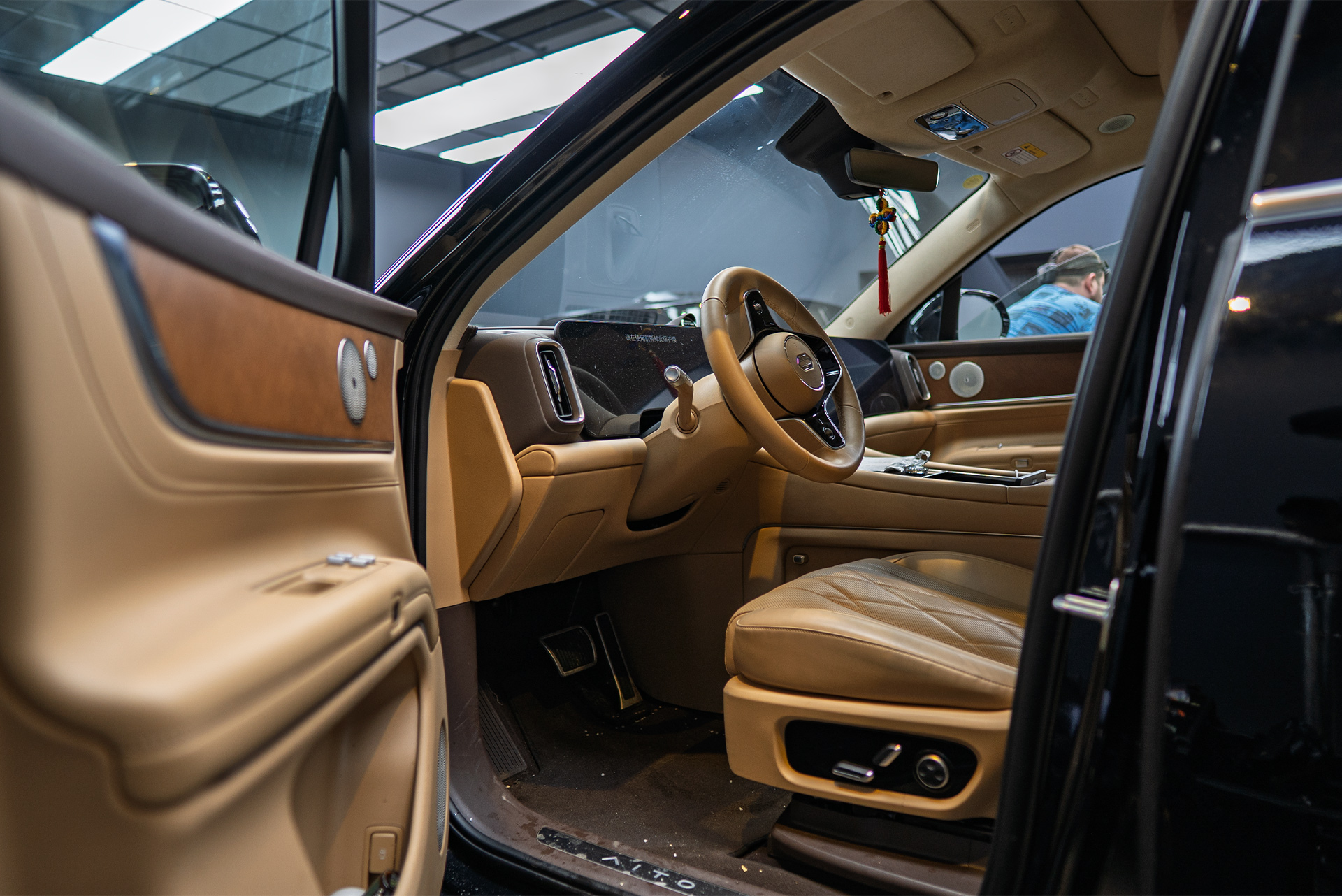 Защитная сетка в бампер + замена шильдиков для Aito M9