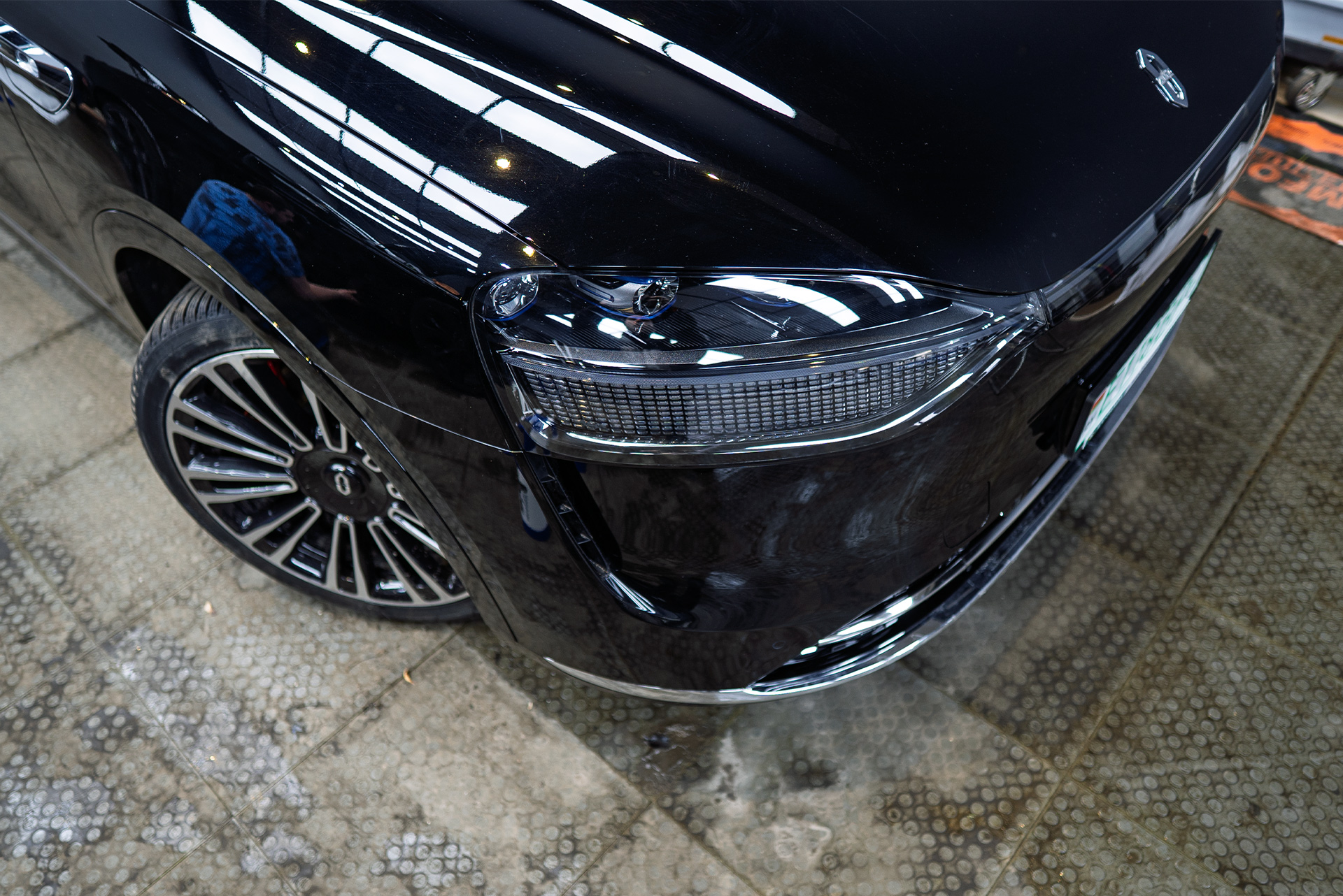 Защитная сетка в бампер + замена шильдиков для Aito M9