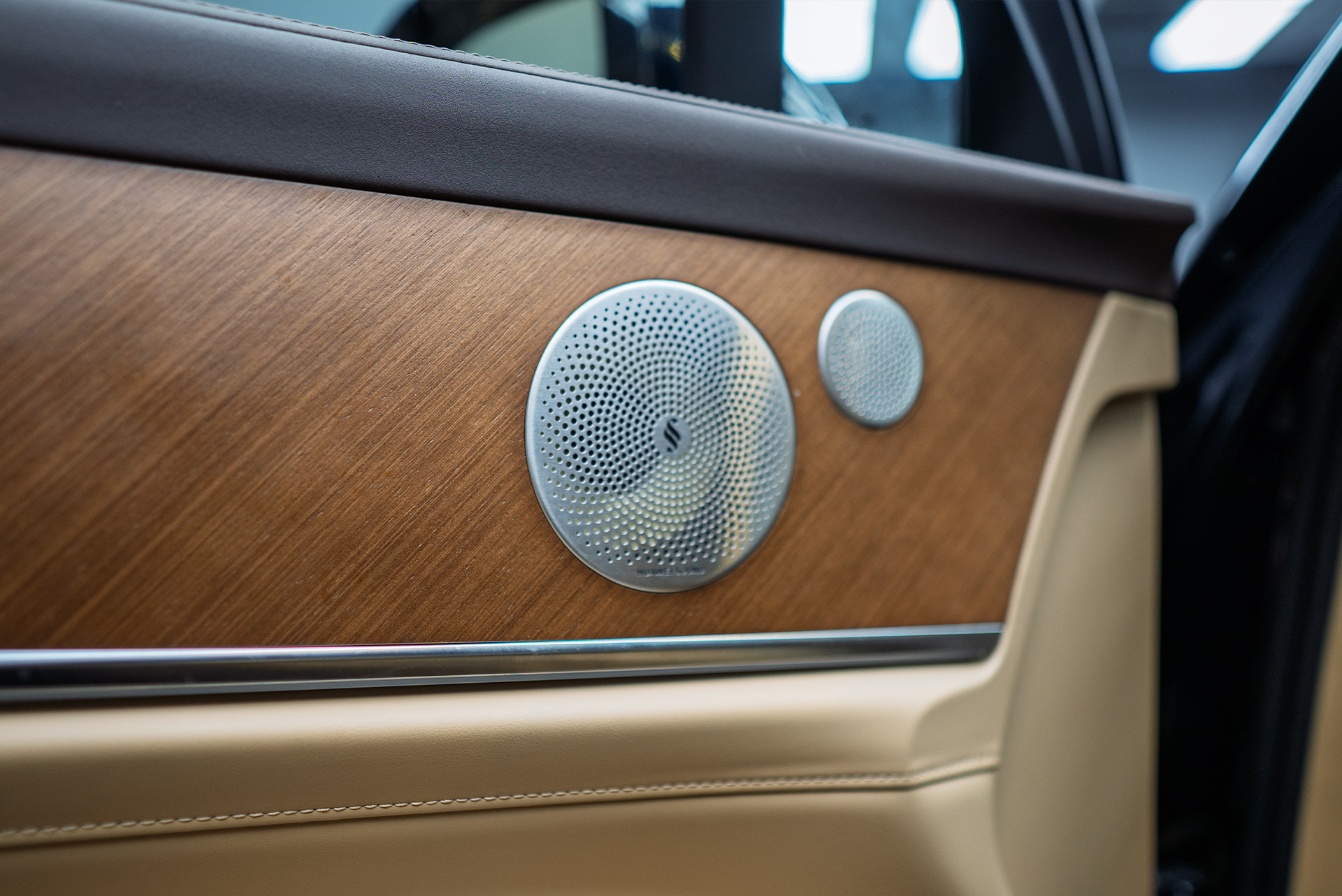 111294 Защитная сетка в бампер + замена шильдиков для Aito M9