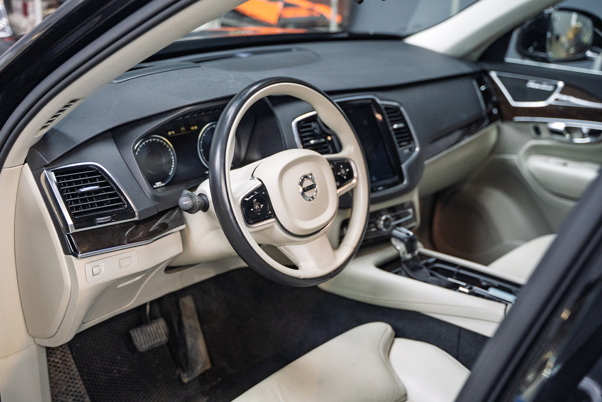 111295 Установка системы кругового обзора Panorama V6 + дооснащение Volvo XC90 II