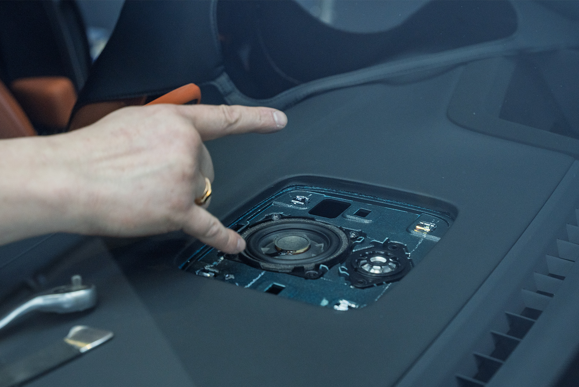 Тюнинг акустики Li Auto L7 &ndash; центральный динамик в торпедо 