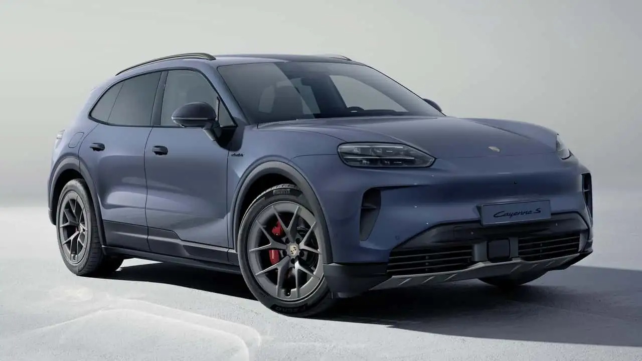 Porsche продолжает расширять модельный ряд Cayenne, представив электрическую версию внедорожника