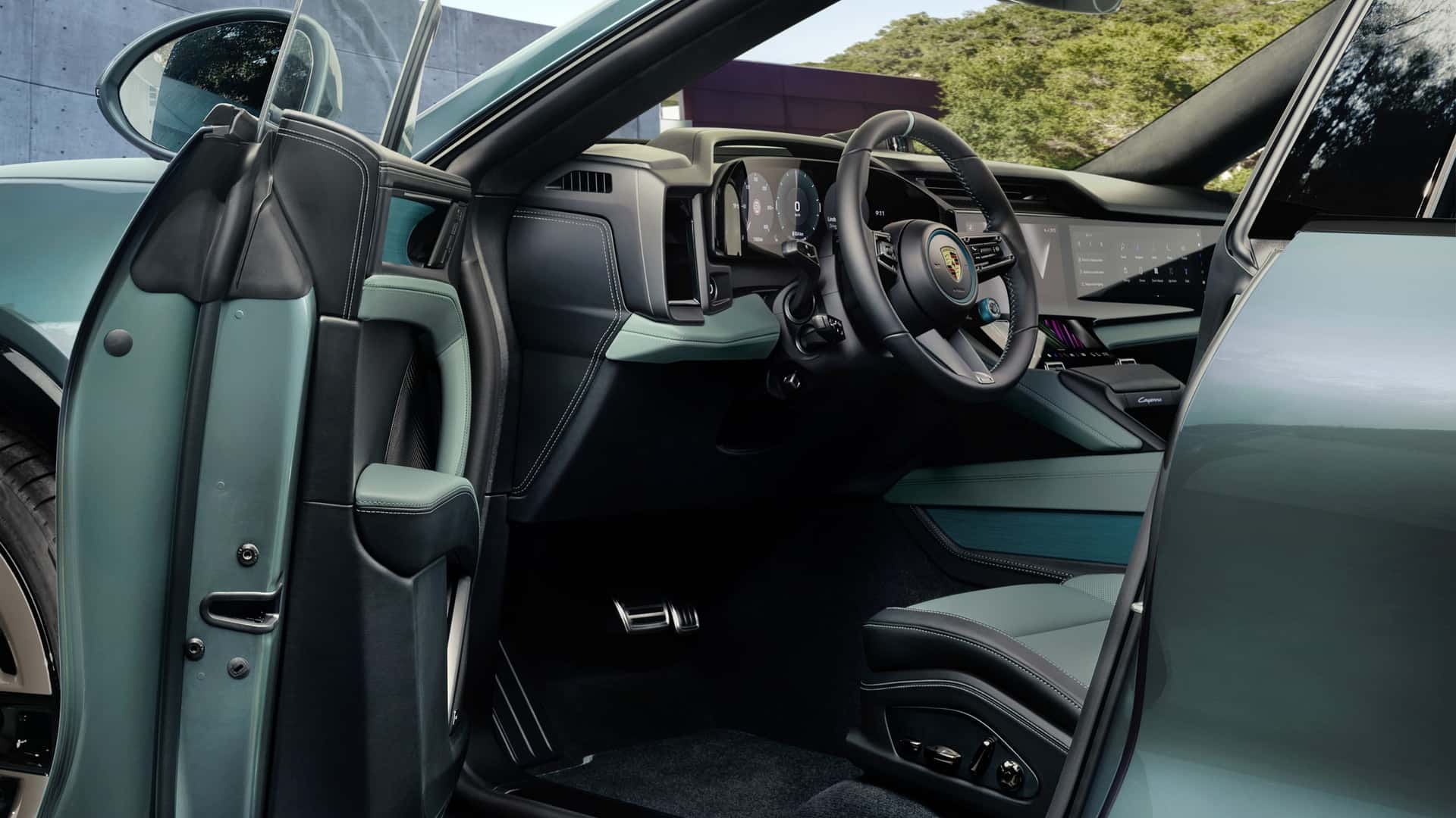 После выпуска базовой версии и версии с турбонаддувом в ноябре прошлого года электрический Cayenne занял третье место в линейке.