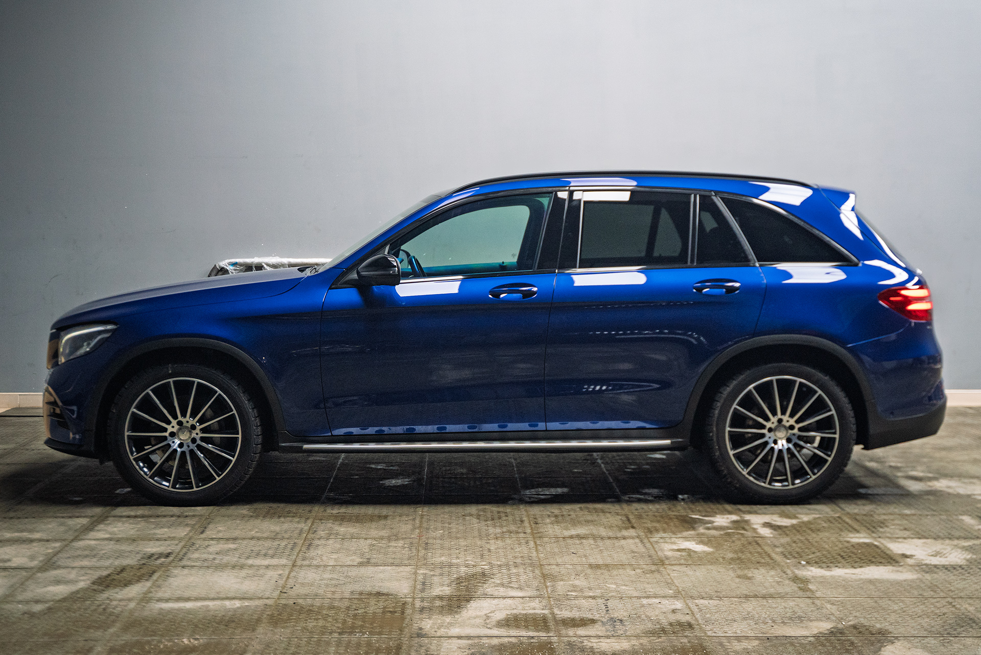 Атмосферная LED подсветка салона для Mercedes-Benz GLC