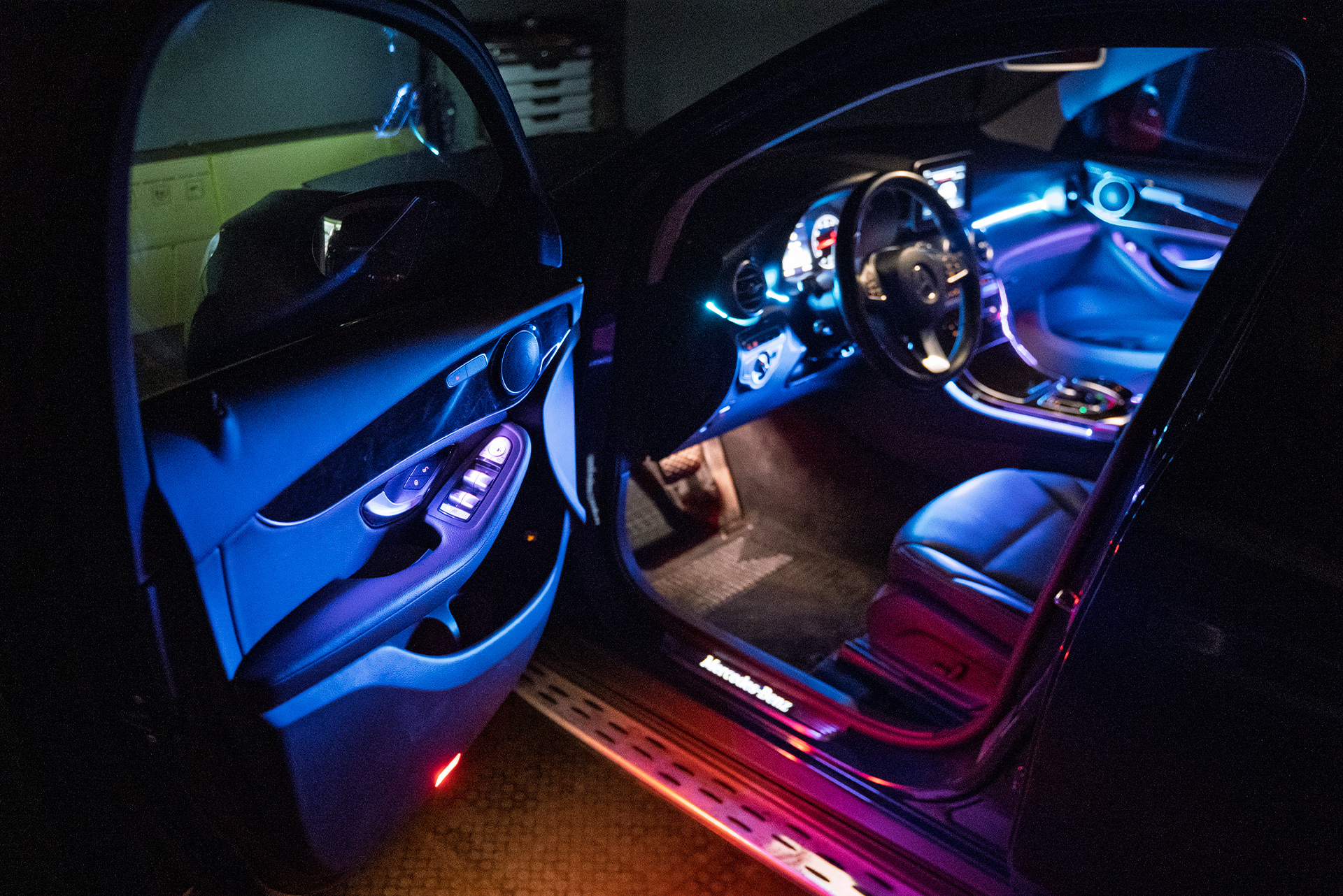 Атмосферная LED подсветка салона для Mercedes-Benz GLC