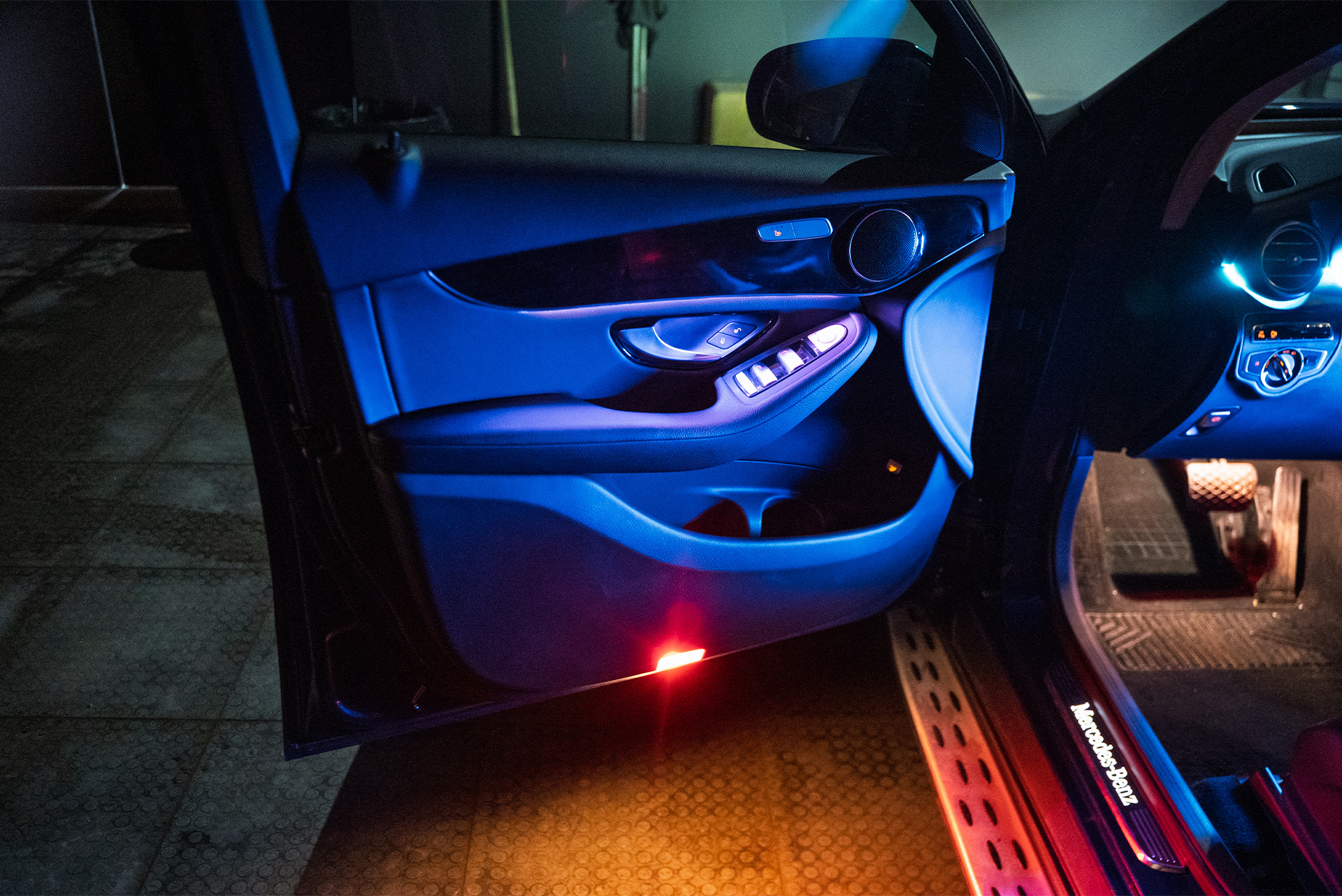 Атмосферная LED подсветка салона для Mercedes-Benz GLC