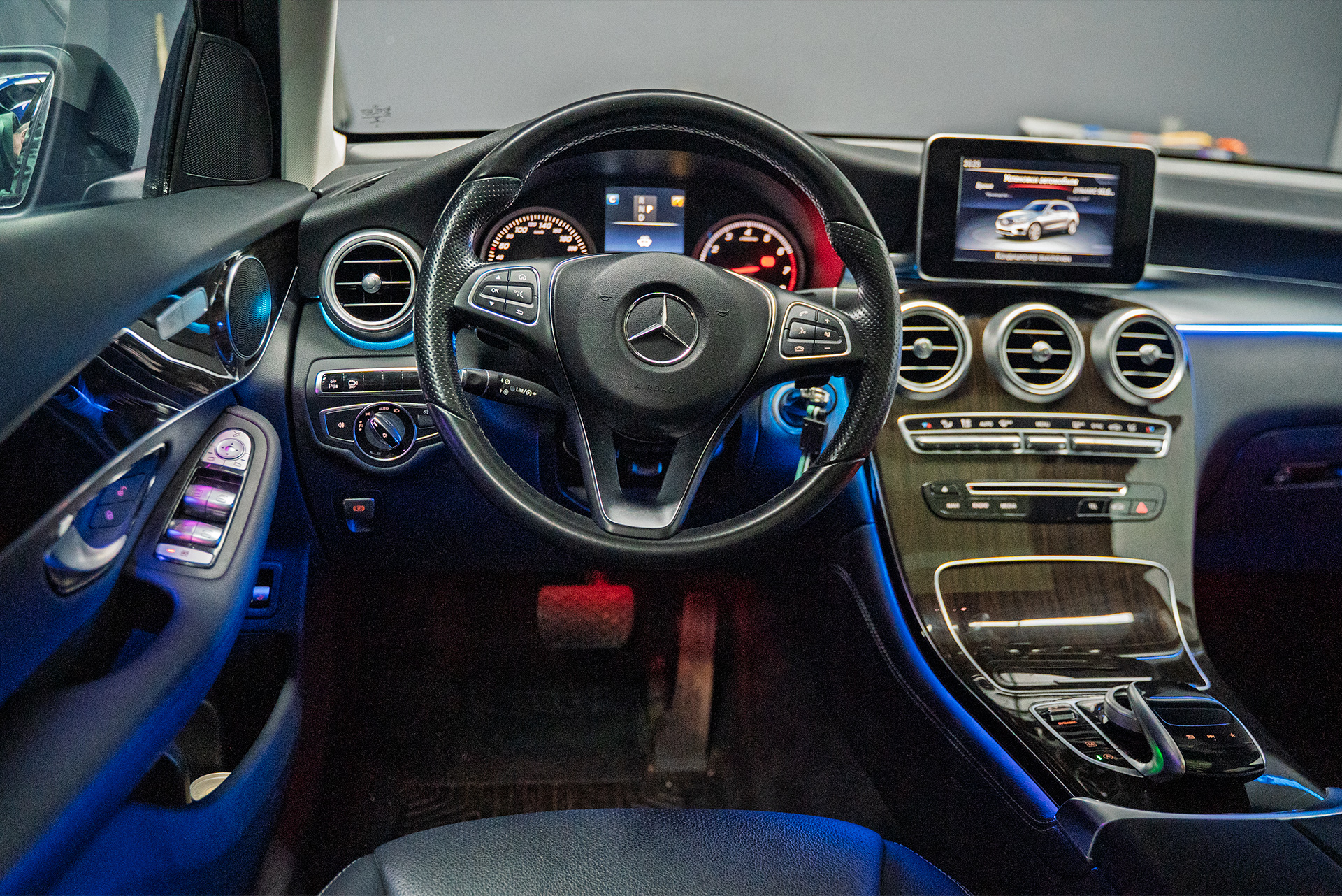 Атмосферная LED подсветка салона для Mercedes-Benz GLC