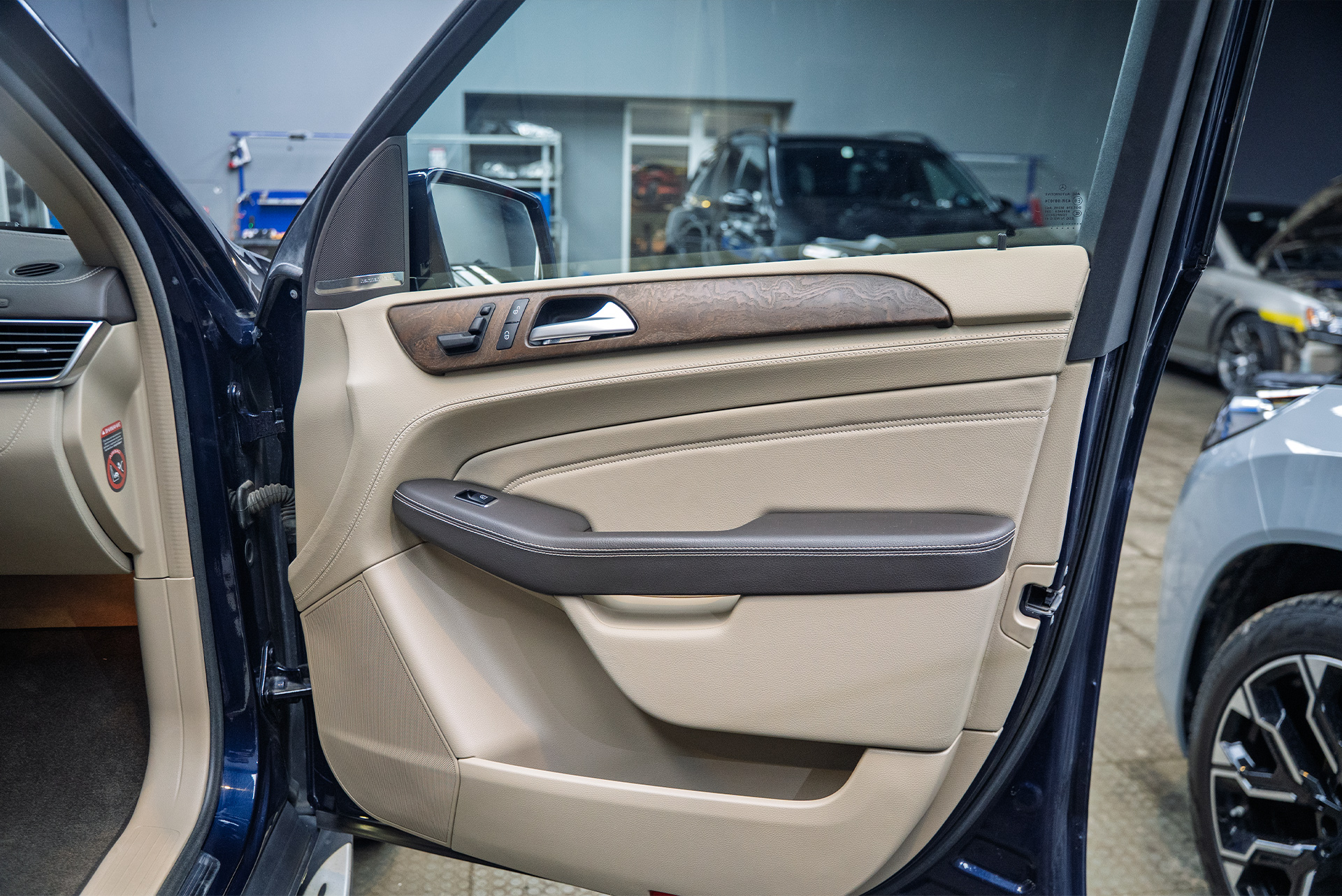 Детейлинг кузова и салона Mercedes-Benz ML III &ndash; PDR, полировка и химчистка 