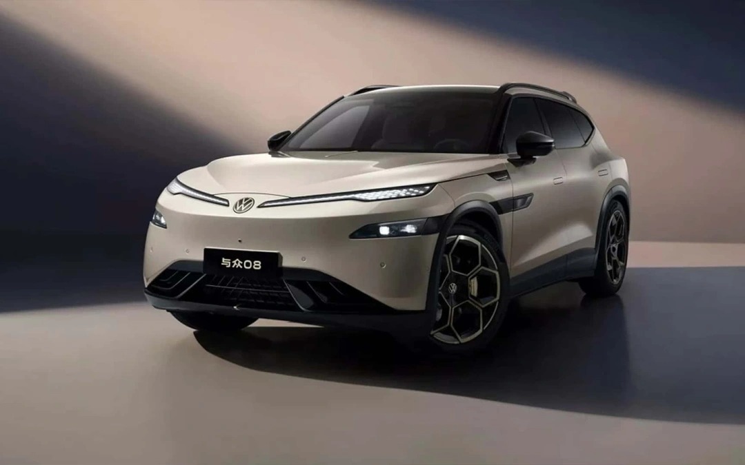 Спустя 24 месяца после заключения стратегического партнёрства Volkswagen и XPENG первая совместная модель &mdash; полноразмерный электрический внедорожник ID.UNYX?08 &mdash; сошла с конвейера на заводе в Хэфэе