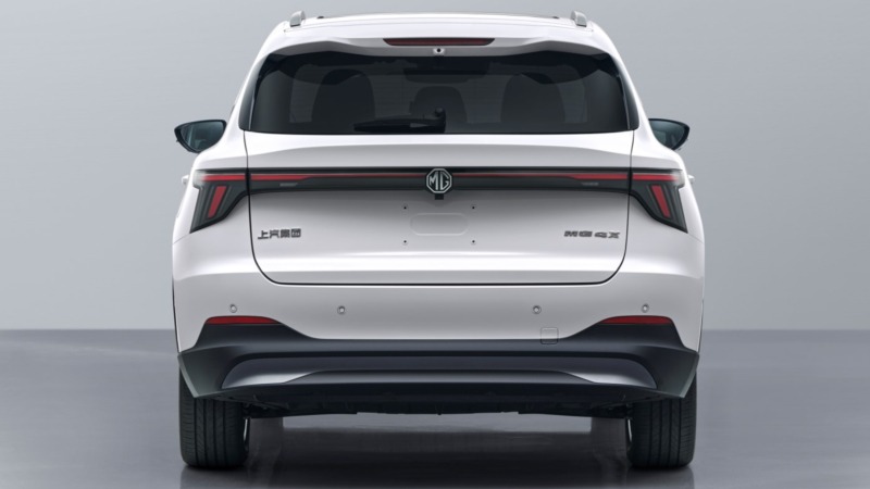 Доступны две версии кроссовера с синхронными электродвигателями на постоянных магнитах: