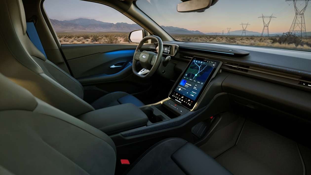 Компания Ford представила лимитированную коллекцию модели Capri &mdash; для тех, кто хотел бы увидеть в электрическом Capri больше отсылок к оригинальной версии