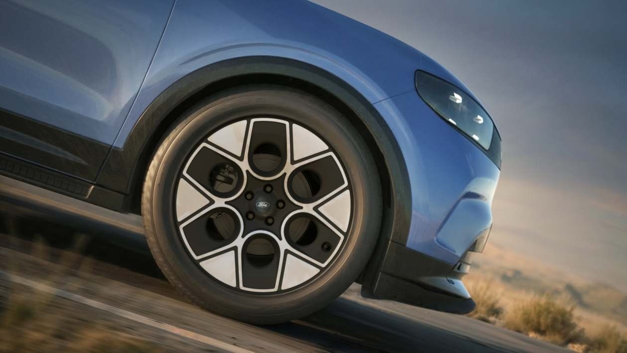 Компания Ford представила лимитированную коллекцию модели Capri &mdash; для тех, кто хотел бы увидеть в электрическом Capri больше отсылок к оригинальной версии