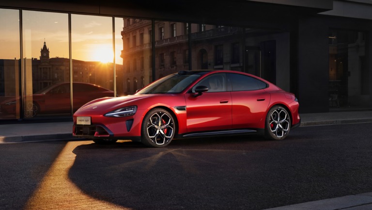 Новый Xiaomi SU7 представляет “кремово-бежевый” интерьер, который будет представлен в следующем месяце