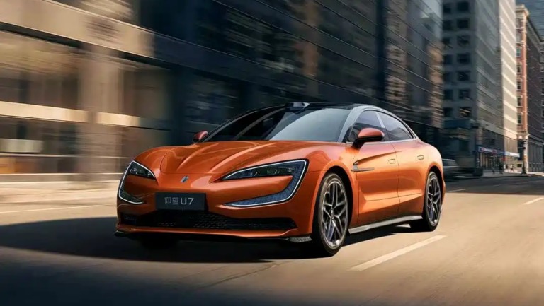 Представлен роскошный седан 2026 Yangwang U7 с запасом хода 1006 км без подзарядки от сети