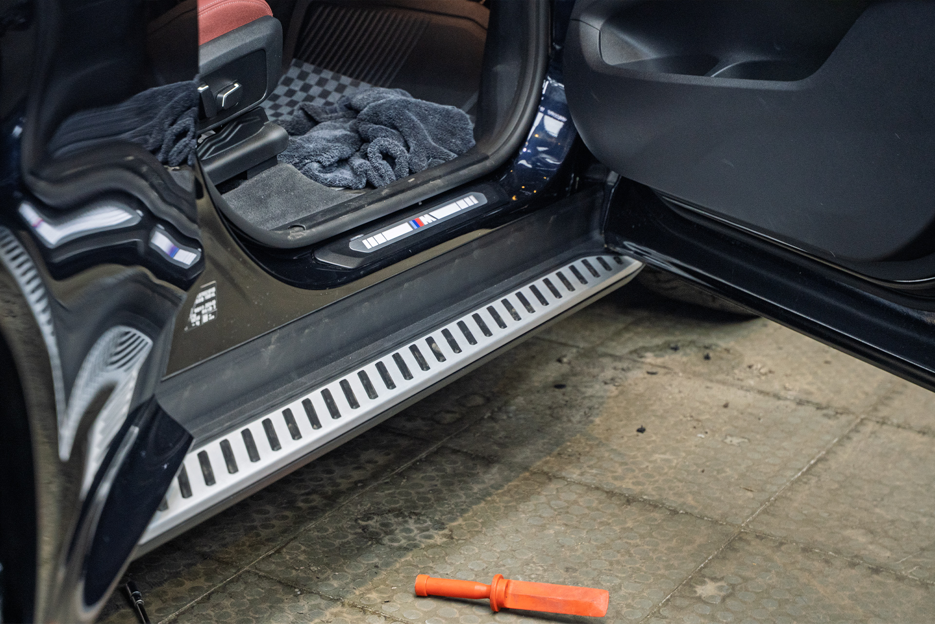 Монтаж силовых порогов-ступеней для BMW X3 G01 рестайлинг 