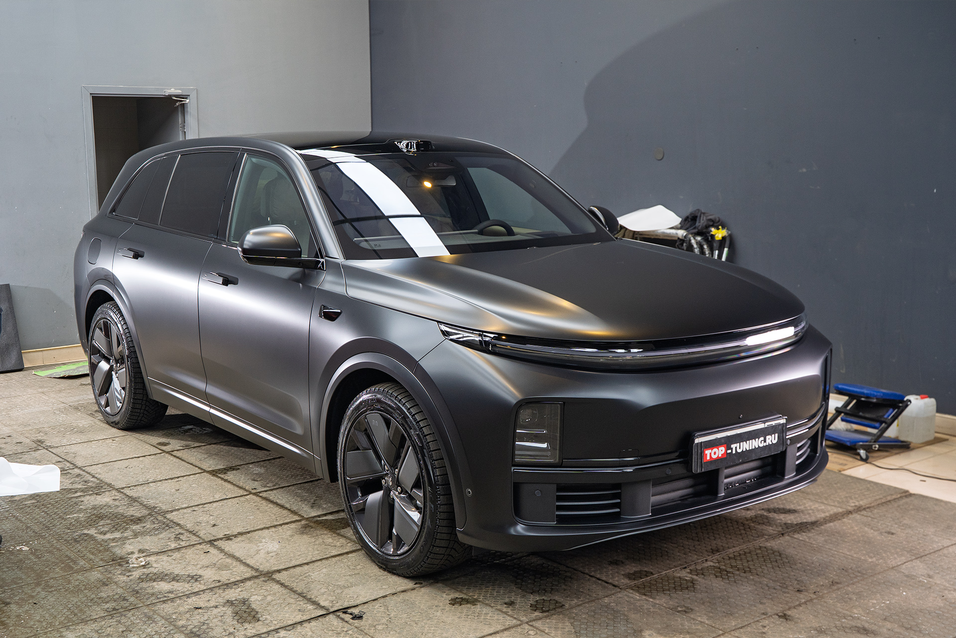 111380 Полная оклейка кузова сатиновой пленкой + антихром для нового Lixiang L7