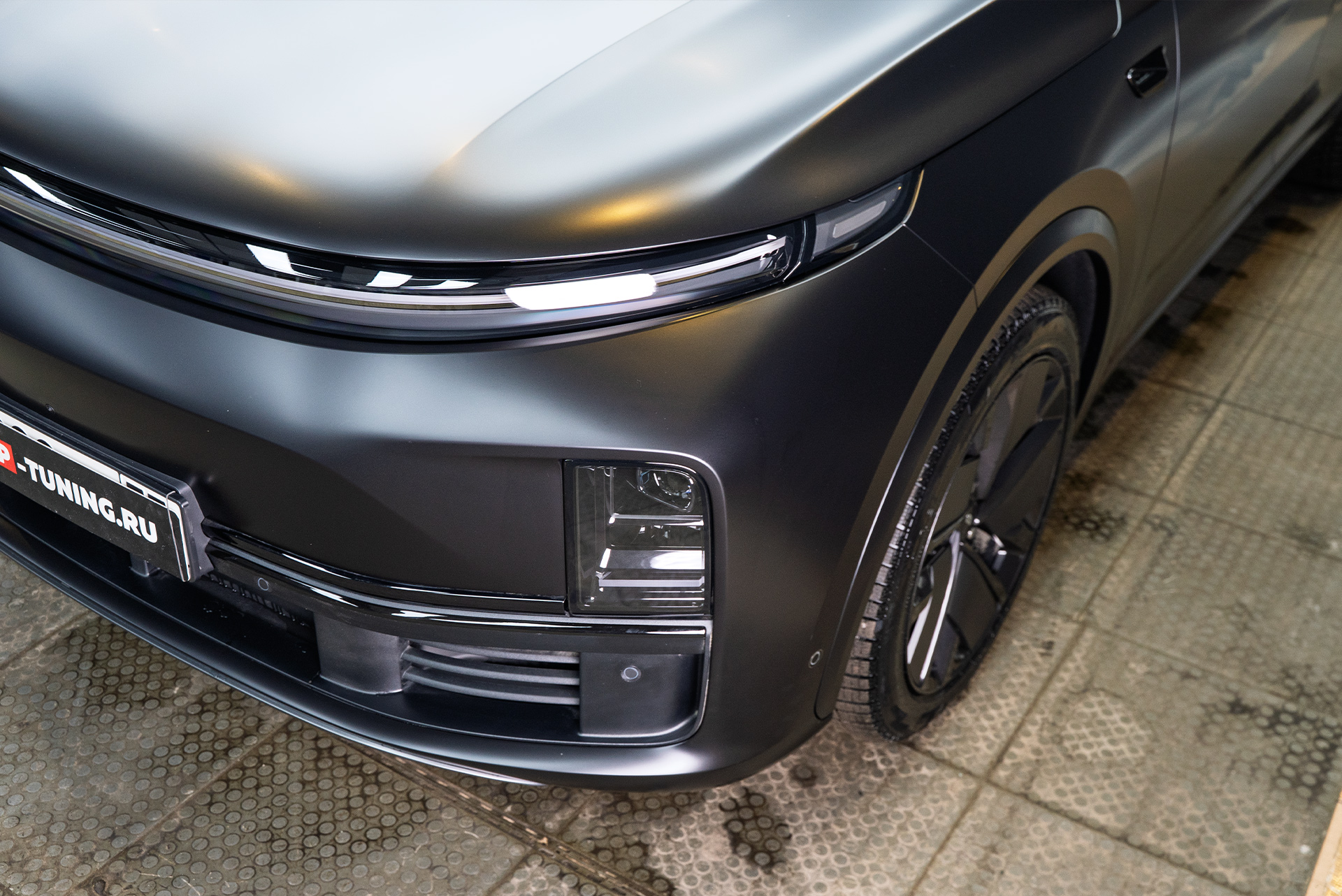 Полная оклейка кузова сатиновой пленкой + антихром для нового Lixiang L7 