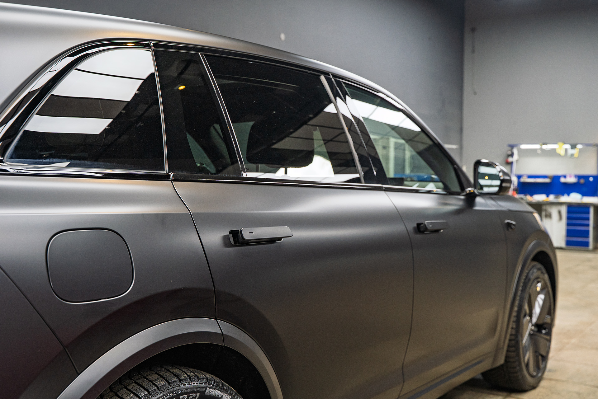 111380 Полная оклейка кузова сатиновой пленкой + антихром для нового Lixiang L7