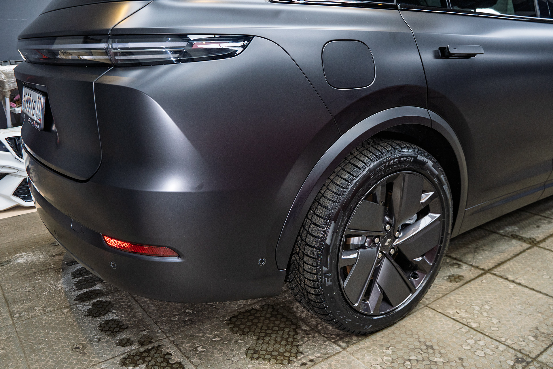 Полная оклейка кузова сатиновой пленкой + антихром для нового Lixiang L7 