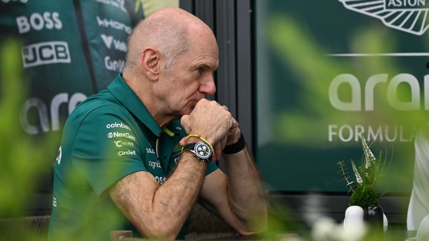 Эдриан Ньюи покидает пост руководителя команды Формулы 1 Aston всего через 4 месяца