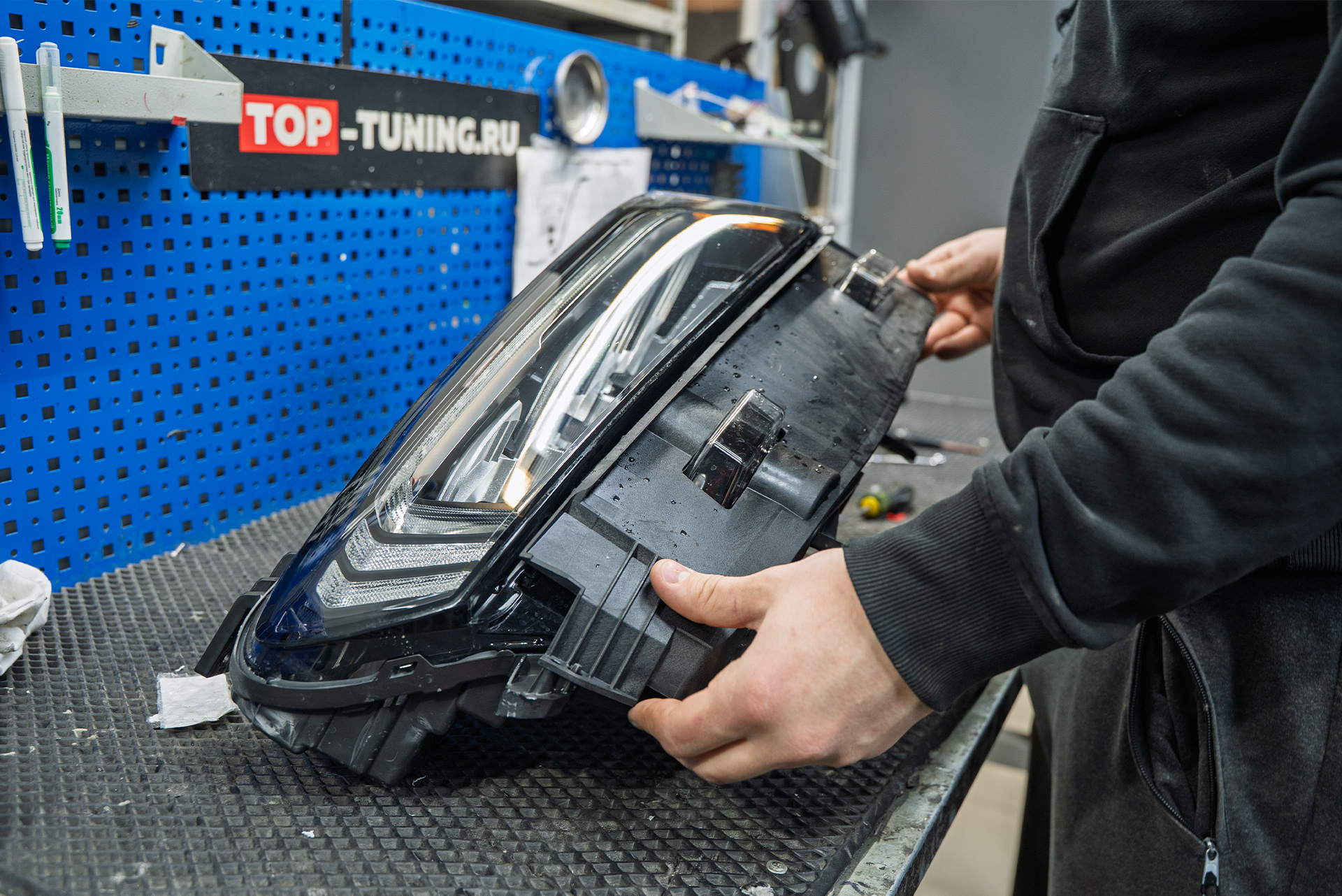 Тюнинг фар Knewstar 001 &ndash; яркие LED линзы Constructor Beam