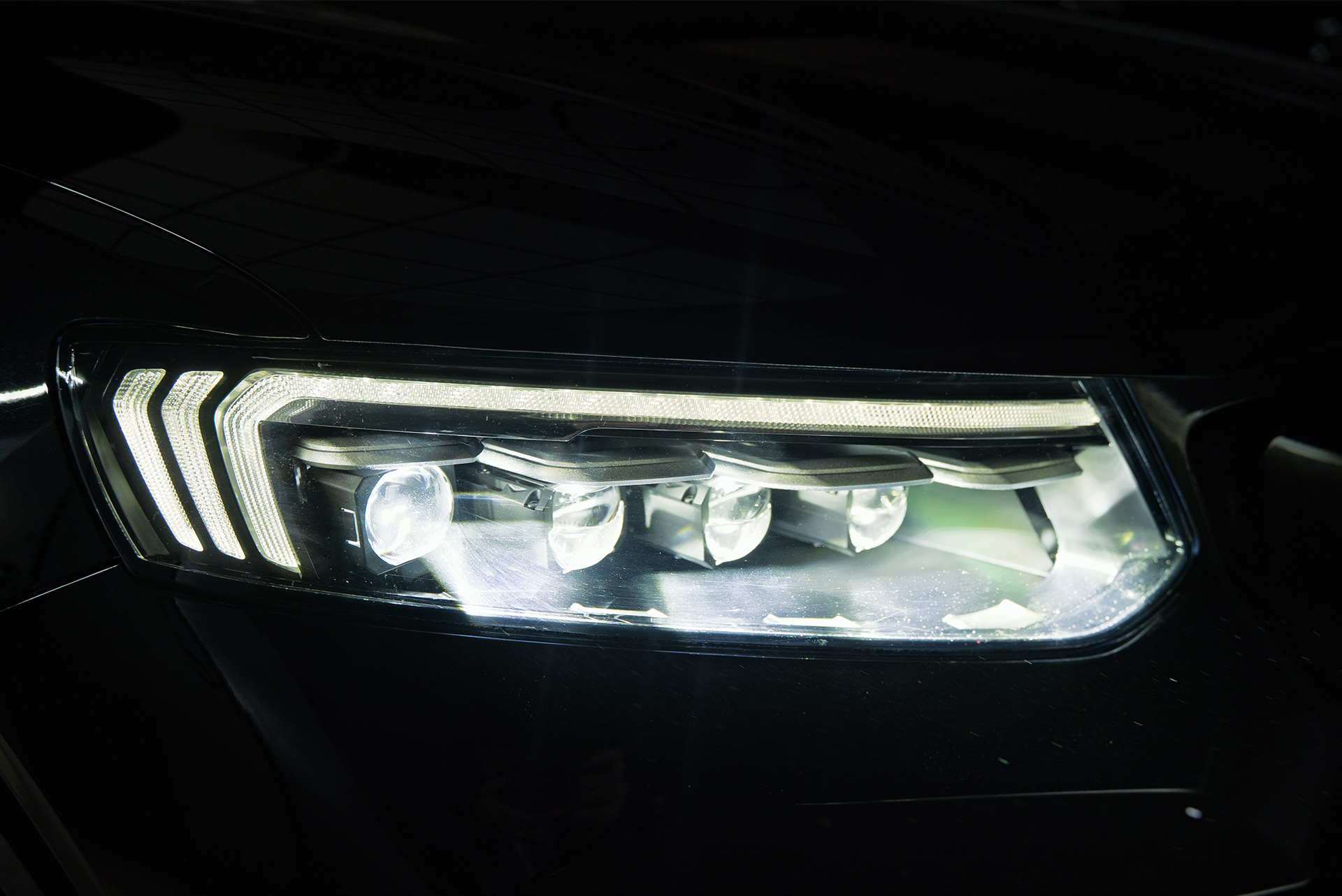 111398 Тюнинг фар Knewstar 001 &ndash; яркие LED линзы Constructor Beam