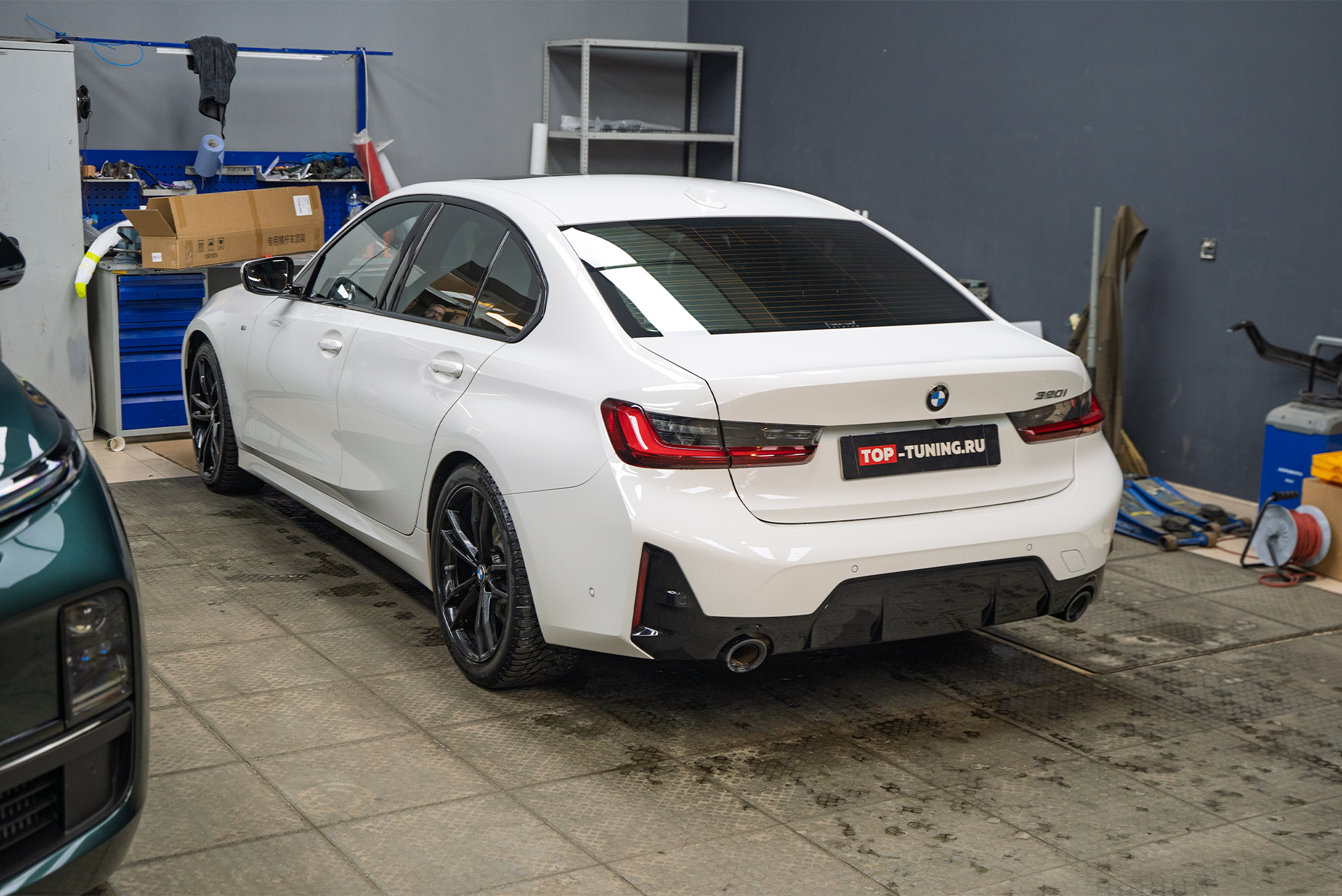 Установка спойлера GT на крышку багажника BMW 3 серии G20 рестайлинг 