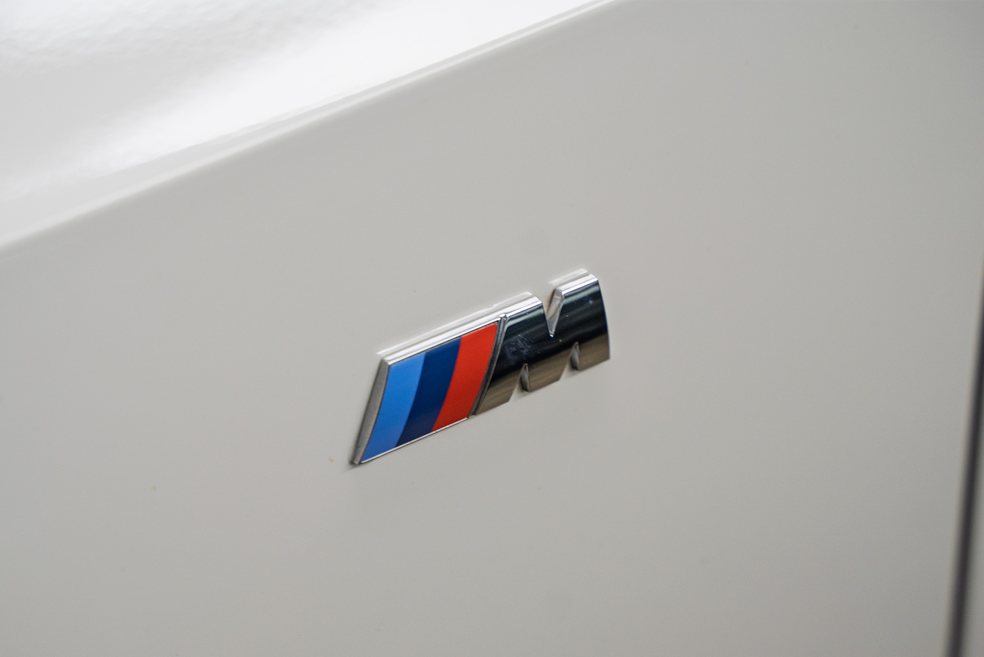 111399 Установка спойлера GT на крышку багажника BMW 3 серии G20 рестайлинг